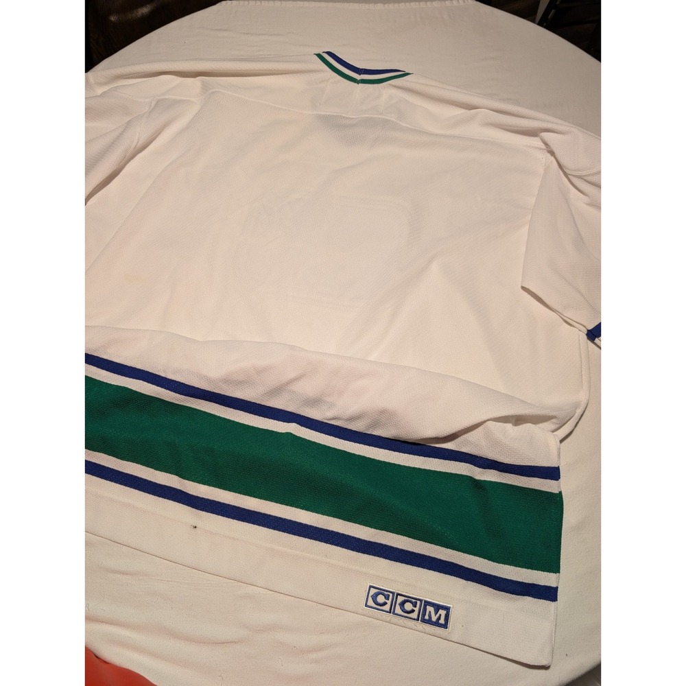 Vintage CCM Vancouver Canucks NHL Hockey Jersey White Blue Green Jumbo Canada - Picture 2 of 7